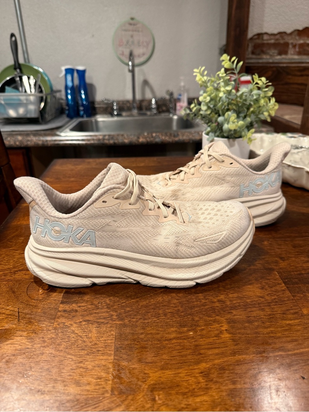 Women’s Hoka Clifton (size 8)